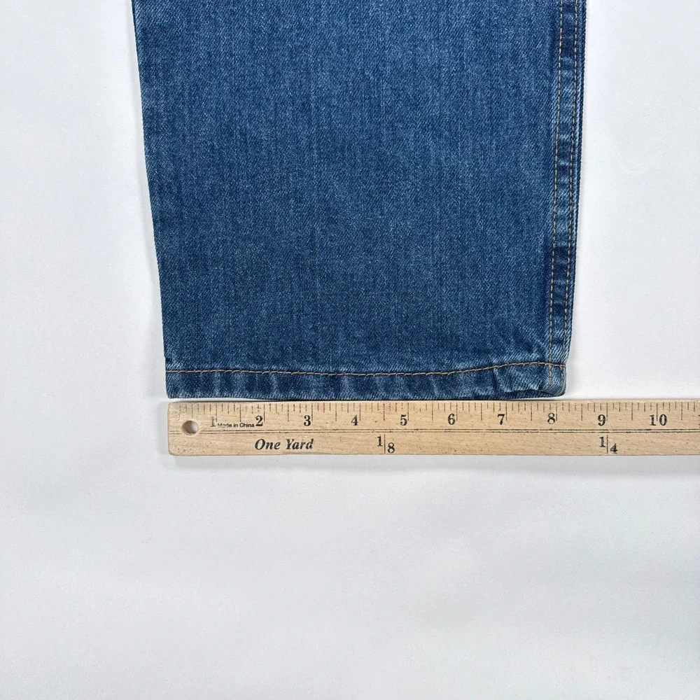 Levis excellent still